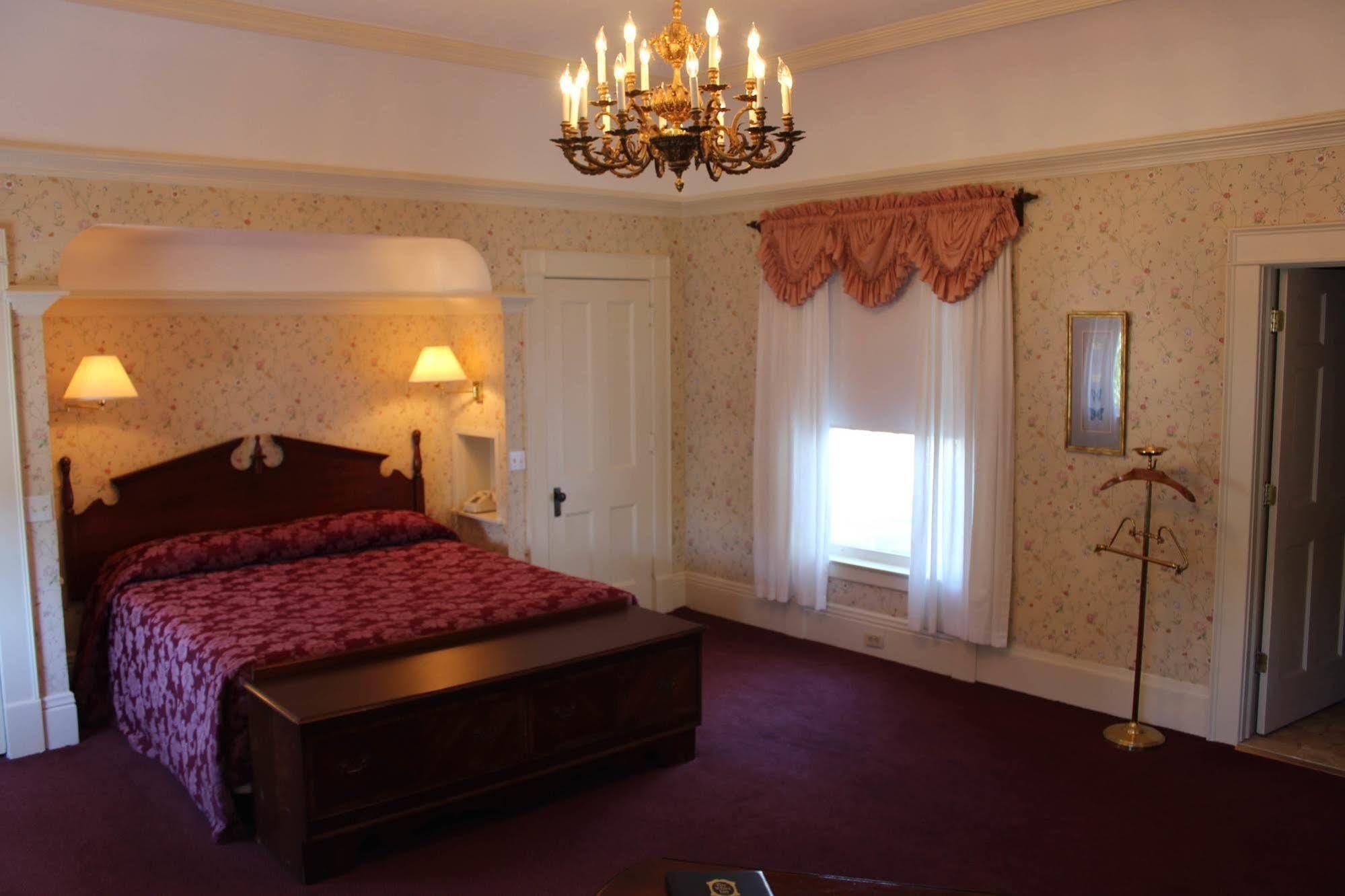 White Inn Fredonia 외부 사진