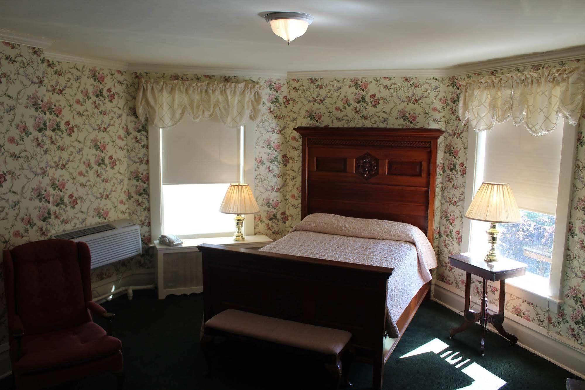 White Inn Fredonia 외부 사진