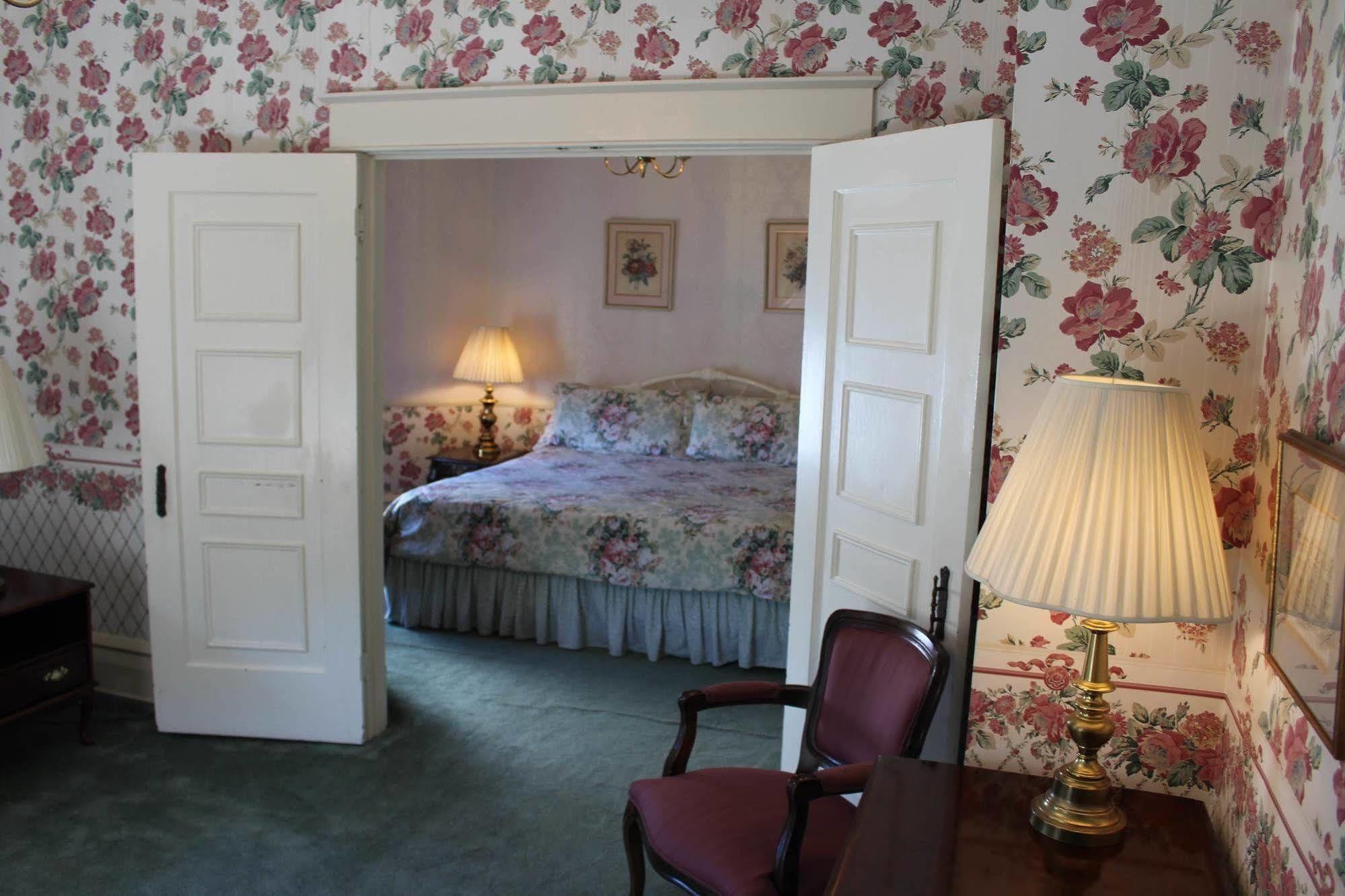 White Inn Fredonia 외부 사진