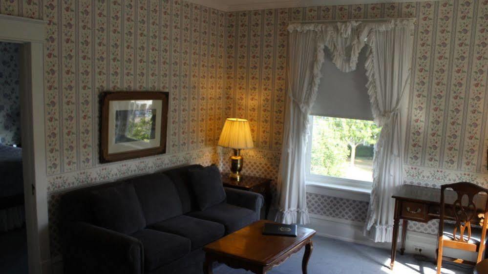 White Inn Fredonia 외부 사진